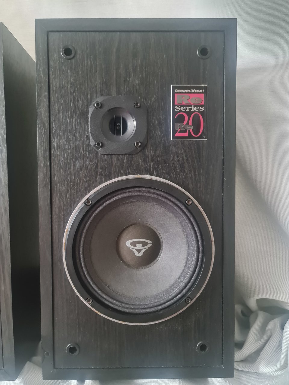  Колонки Cerwin-Vega RE20