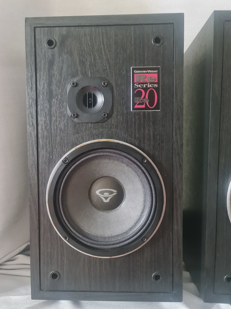  Колонки Cerwin-Vega RE20