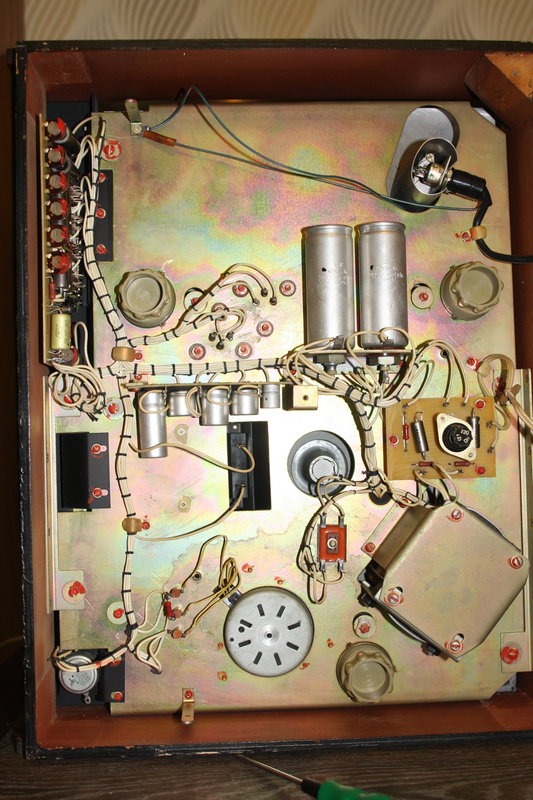 Ищу запчасти на проигрыватель Электроника б1-01 старого образца