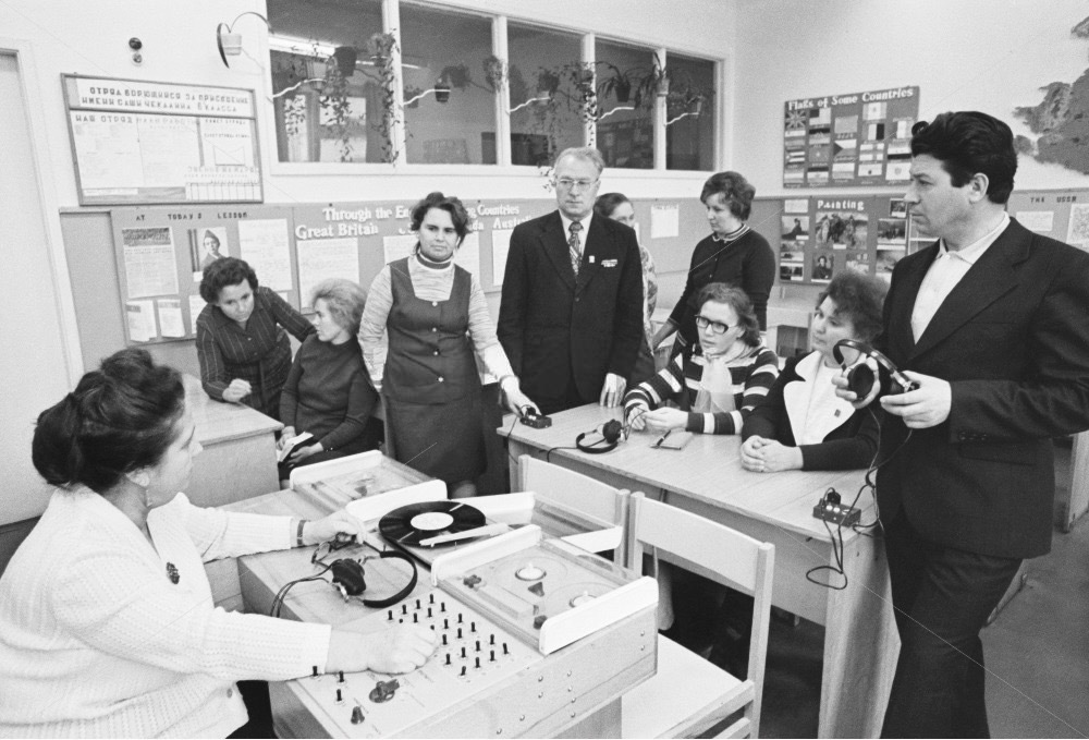 Бытовая(и не очень) аппаратура в учреждениях образования.