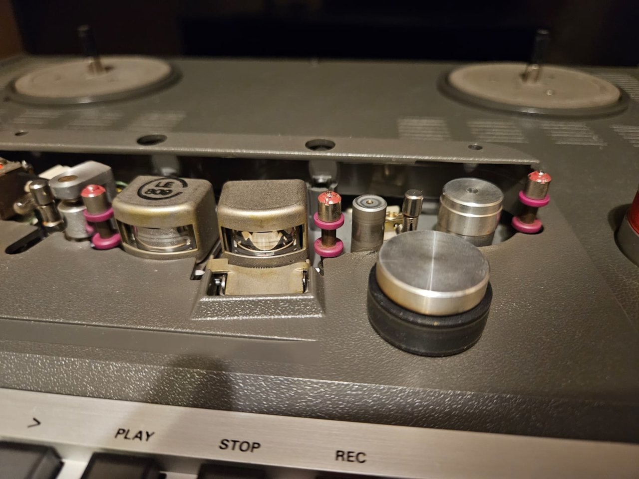  Бобонный магнитофон Revox A700 2 дороги