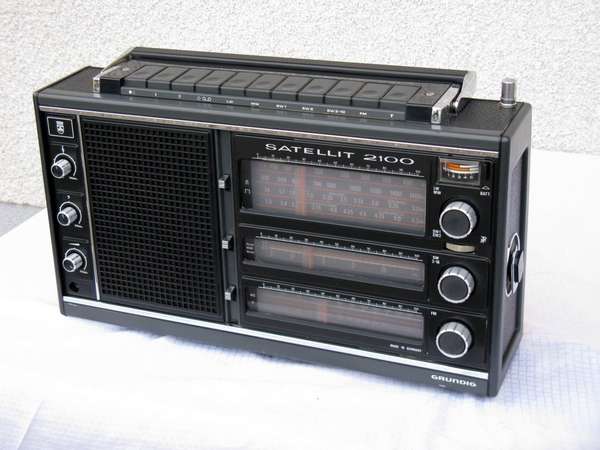 Grundig gigl 6254150. Радиоприемник Grundig Satellit. Радиоприемник Grundig Satellit 2100. Радиоприемник Grundig Satellit 2400. Грюндиг 9009.