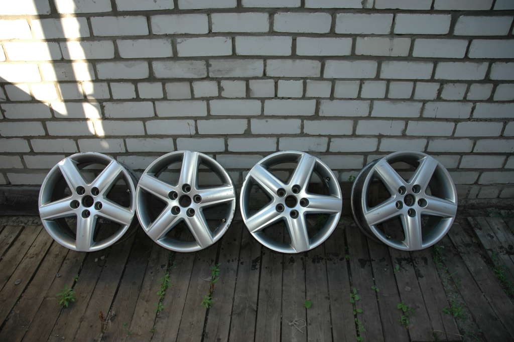 17 5х. Диски Ауди r17 5х112. Audi r17 Ronal 8r0071497. Диски Audi r16 пятиспицевые. Диски r17 5 112 Audi.