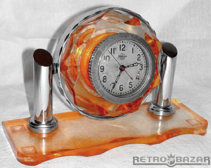 Часы 60 х. Часы янтарь budilnik. Будильник янтарь 1960. Советские настольные часы. Часы советские настольные механические.