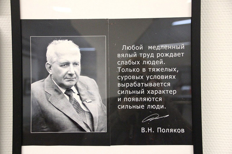 Сильные времена рождают слабых людей. Трудные времена рождают сильных людей. Трудные времена создают сильных людей. Сильные люди создают хорошие времена. Тяжелые времена рождают.