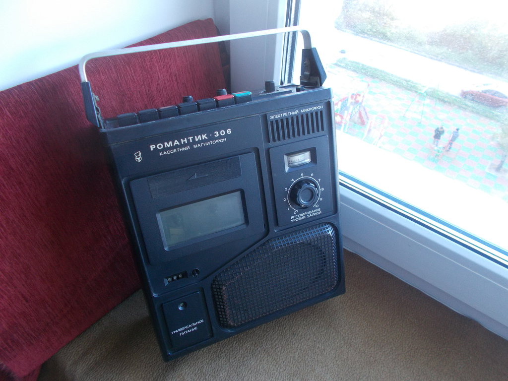 Магнитофон электроника 306. Магнитофон романтик м-306-2. Магнитофон романтика 305 кассетный. Магнитофон романтик м 306. Романтика 306 магнитофон.