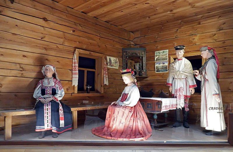 Этнографическая ошибка в песне. Музей этнографии народов Поволжья. Этнографический музей культуры и быта народов Поволжья Тольятти. Белорусский костюм русский этнографический музей. Этнография народов Поволжья.